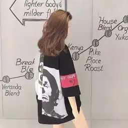  简单的你,简单的美,唯独t恤穿的认真