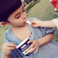  吃冰激凌小孩情侣头像一对微信头像图片大全