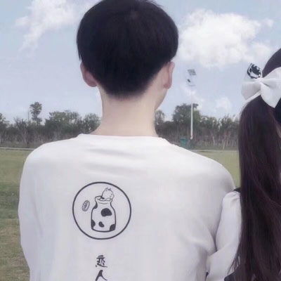  抖音情侣头像一左一右高低调独唱反调