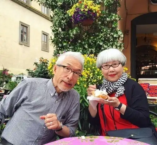  结婚38年,情侣装的正确打开方式