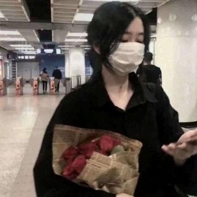  深色系让人抑郁伤感的头像星河滚烫你是人间理想