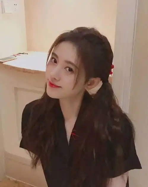  颜值开挂鞠婧祎,百变双马尾演绎可甜可盐