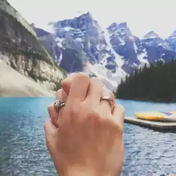  最新秀恩爱姿势,单身看完受虐