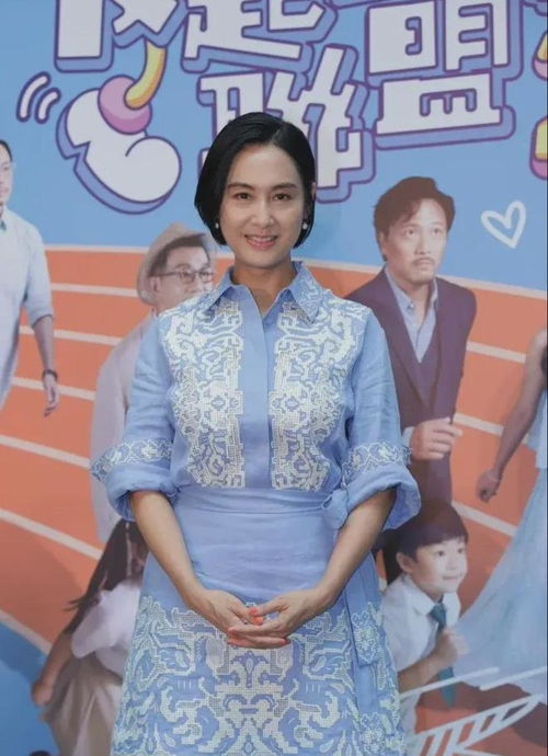  朱茵被问周星驰人品面露难堪,45岁女星巧妙为她解围,被赞情商高