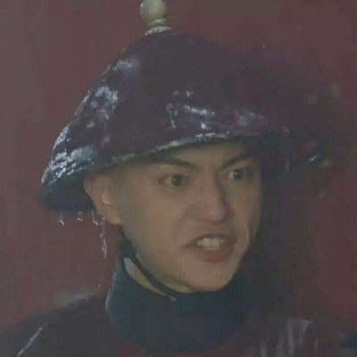  搞笑的情侣头像一左一右两张独一无二奇葩情侣头像