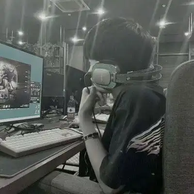 抖音情侣头像一左一右高低调独唱反调  抖音情侣头像一左一右高低调独唱反调