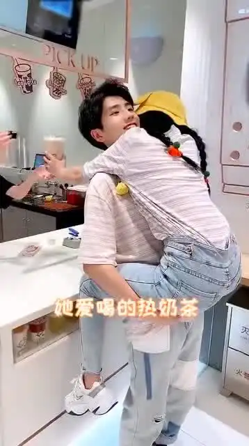  逛街遇到这样的情侣,你会翻白眼吗