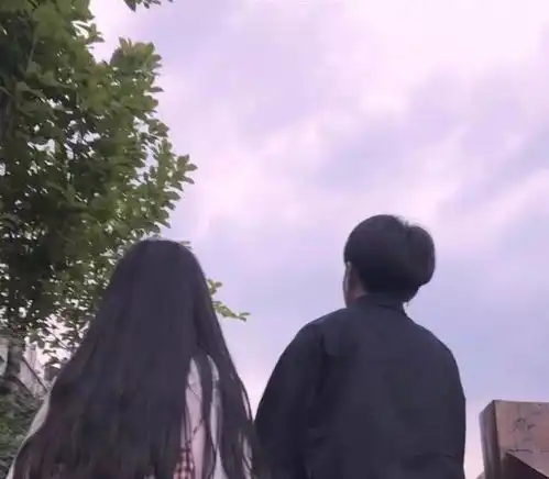  最近火了学生党情侣头像超凶的很奈斯