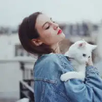  我会一点一点变得更坚强欧美头像