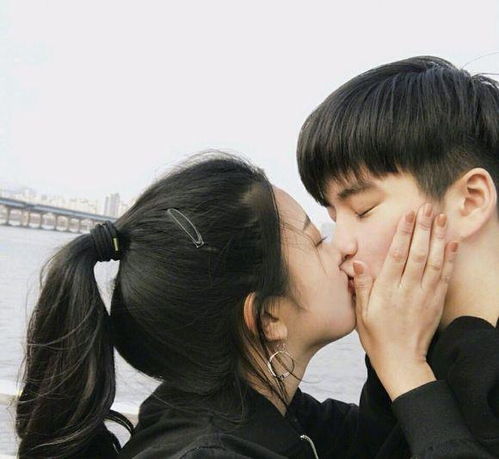  情侣头像你就像我小时候喜欢的玩具,别人看一眼都像是在抢