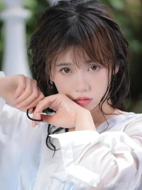  泳池拍照又纯又欲泳池拍照太好看啦婷子也好绝眼神爱了爱了