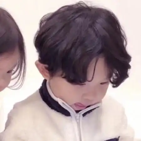  小孩情侣头像,孩子时期我们相遇注定逃不掉了