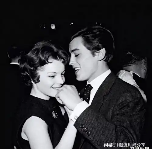 41年前,茜茜公主去世,阿兰德龙为她守灵3天,迟来的深情比草贱 41年前,茜茜公主去世,阿兰德龙为她守灵3天,迟来的深情比草贱