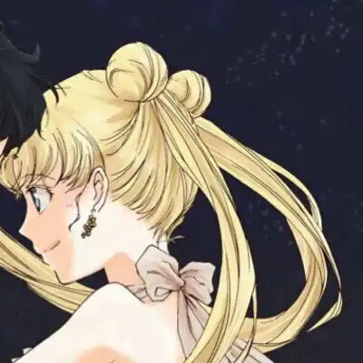 手捧玫瑰花的美女情侣头像美少女战士