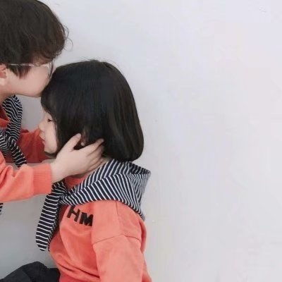  萌娃可爱情头一对两张,真感情不离不弃在一起