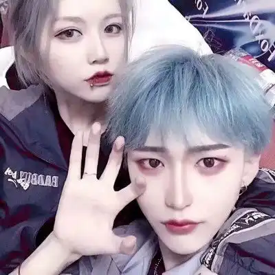 00后qq情侣头像留点