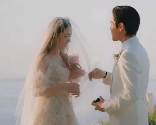 曾经高调官宣在一起的四对明星情侣,如今三对都已经分手,唯独他们成功结婚 曾经高调官宣在一起的四对明星情侣,如今三对都已经分手,唯独他们成功结婚