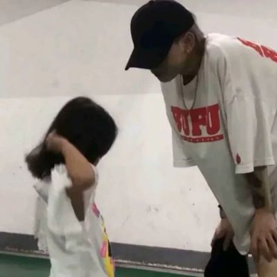  情侣头像2022最新版一男一女真人时间本无事一切在人心