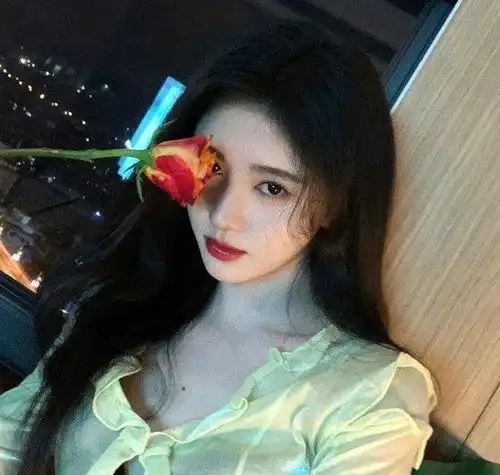  240219鞠婧祎如玫瑰般绽放,粉丝热情赞美不断