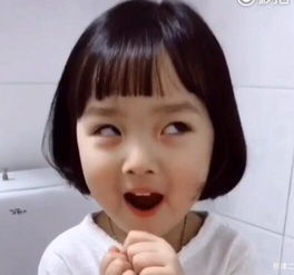  简直萌到爆炸谁看了都想把她抱走做自己闺女