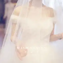  个性化的兰奕婚纱设计满足各种气质新娘