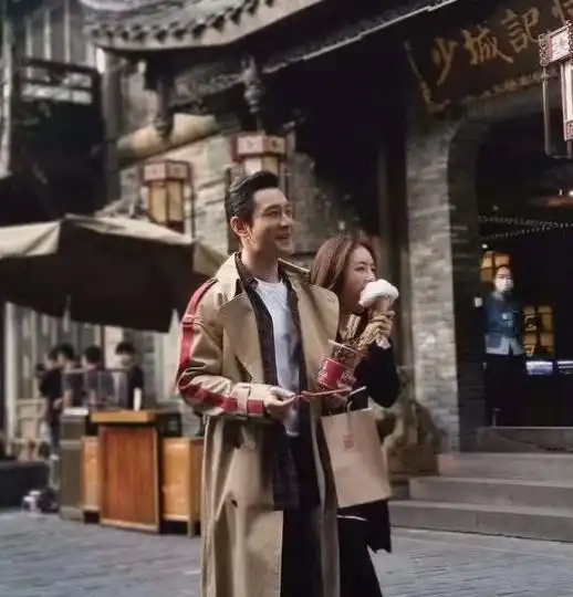 黄晓明被女演员喂食杨颖单飞,婚变又添新锤 黄晓明被女演员喂食杨颖单飞,婚变又添新锤