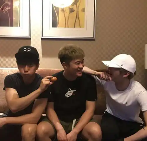  谁说只是靠脸吃饭唱跳俱佳双商高才是鹿晗的标配