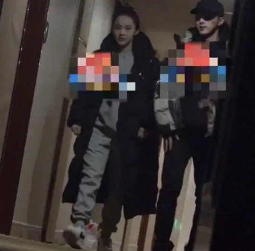 男生情侣头像图片叶祖新