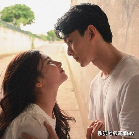  满眼都是对方的情侣组图甜蜜爱情一男一女图片