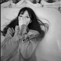  黑白高清女生头像黑色心情