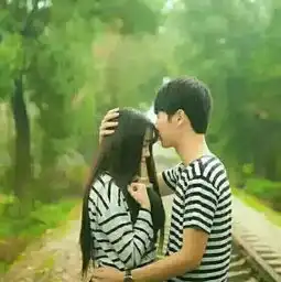 跪求唯美小清新绿叶背景一男一女两张情侣头像越多越好  跪求唯美小清新绿叶背景一男一女两张情侣头像越多越好