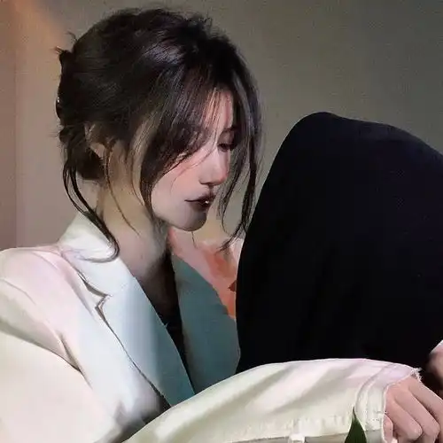  情侣头像玫瑰你拿着才浪漫,大海和你才好看