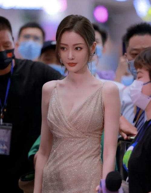  贡品瘦了之后腿更长了