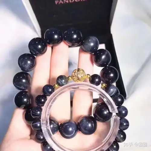 有没有什么适合送给男朋友的手链或者情侣手链推荐大一的学生很穷所以平价一点的更好 有没有什么适合送给男朋友的手链或者情侣手链推荐大一的学生很穷所以平价一点的更好