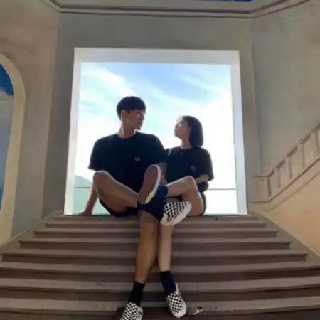  情侣头像两人一张两张的,你愿意低头我就来