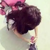 蹲下系鞋带情侣微信头像图片微信头像图片大全 蹲下系鞋带情侣微信头像图片微信头像图片大全