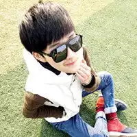 这个年代浮夸了谁的素颜  这个年代浮夸了谁的素颜