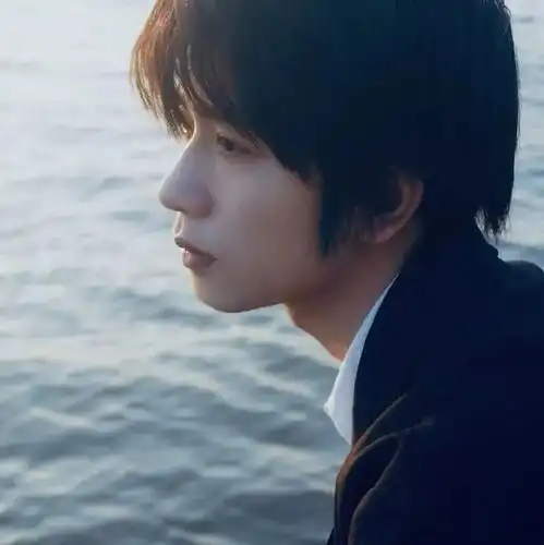  小众男生头像以后你的瓶盖都是我来拧