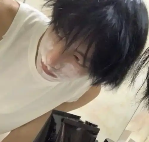  男生头像书不成字纸短情长