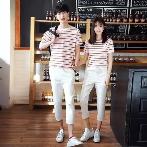 情侣装怎样穿才不落俗套这样穿搭更加时尚,恩爱秀不停 情侣装怎样穿才不落俗套这样穿搭更加时尚,恩爱秀不停