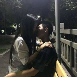  甜蜜亲吻幸福情侣头像一对两张你是我的小公主