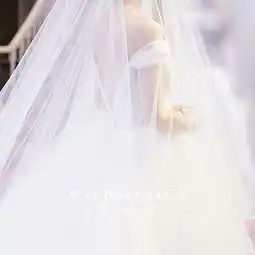  个性化的兰奕婚纱设计满足各种气质新娘