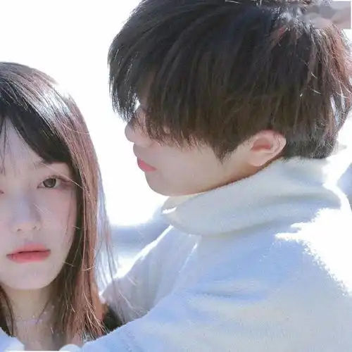  情侣头像满心欢喜热爱未来拭目以待