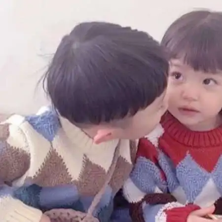  小孩情侣头像,孩子时期我们相遇注定逃不掉了