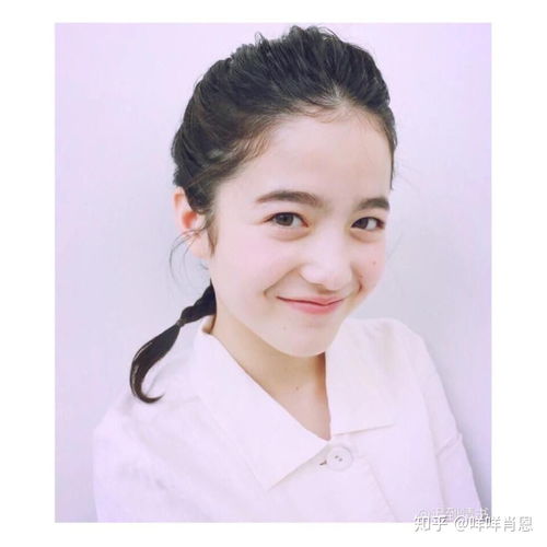  一个男生对女生们都摸头杀,盯着看,靠的近,合适吗习惯好玩