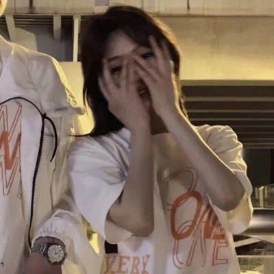  微信情侣头像情侣专用一人一半战场美人情场浪子