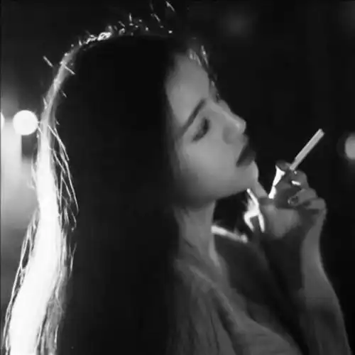  黑白个性女头