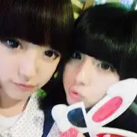  要一对不带字的姐妹头像而且其中有一张要一对情侣的