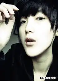  这人叫什么及详细资料