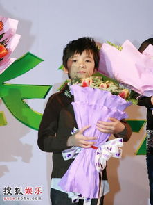  周星驰带女儿来京过情人节女影迷现场示爱